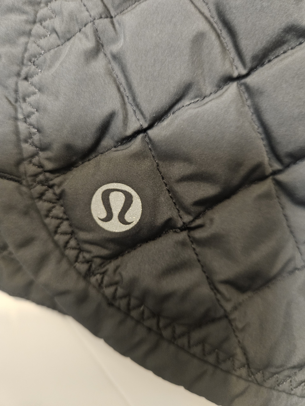 Lululemon Rare Quilted Goose Down Winter Running Shorts Black Gray Size 8 - Picture 8 of 16